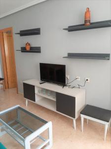 Galeriebild der Unterkunft apartamento soleado, 1 dormitorio con balcón, piscina y garage in Torrevieja