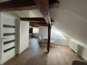 Una cama o camas en una habitación de Penzion Fortuna Žatec