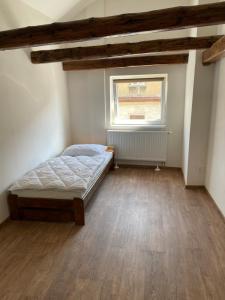 Una cama o camas en una habitación de Penzion Fortuna Žatec