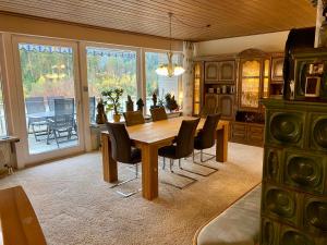 Posezení v ubytování Ferienwohnung zur Bierliebe - Mit toller Aussicht im Herzen des Schwarzwaldes