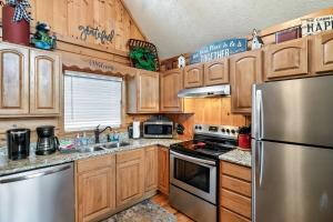 Köök või kööginurk majutusasutuses Lazy Bear Den