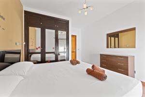 Un pat sau paturi într-o cameră la Apartamento Leon 2