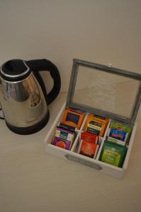 Coffee and tea making facilities at DESIGN DISTRICT- NAVIGLI Mini Appartamento Via Tortona 66