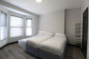 Postel nebo postele na pokoji v ubytování Anfield house