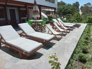 Jardí fora de Fantastic House with a Wonderful View of the Sea