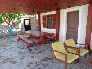 Foto de la galeria de Fantastic House with a Wonderful View of the Sea a Kapótidhes