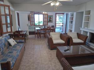 Zona d'estar a Fantastic House with a Wonderful View of the Sea