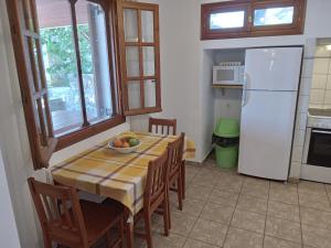 Cuina o zona de cuina de Fantastic House with a Wonderful View of the Sea