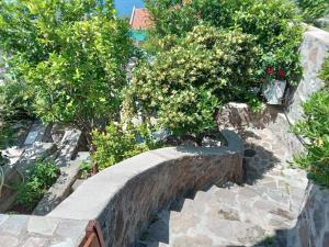 Jardí fora de Fantastic House with a Wonderful View of the Sea