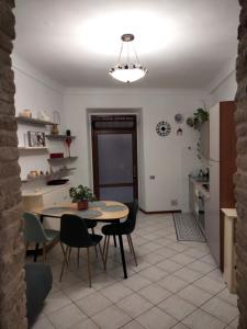 a kitchen and dining room with a table and chairs at Casa Teresa in Castelfidardo +9 photos