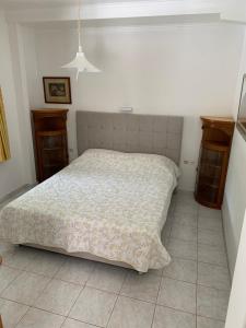 a bedroom with a bed in a room at Filoxenia Kontogiannis in Lazaráta
