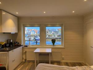a kitchen with a window with a view of a marina at Björkö SeaLodge in Björkö
