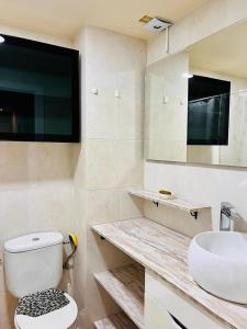 a white bathroom with a toilet and a sink at Viveiro-Lugomar in Viveiro