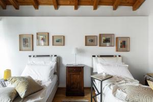 Postel nebo postele na pokoji v ubytování A Casa Nuccia Mansarda by Holiday Solutions
