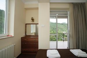 En eller flere senge i et værelse på Borjomi-Likani Premium Apartments