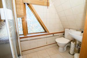 Koupelna v ubytování Apartament "CISÓWKA" + 7 fotografií