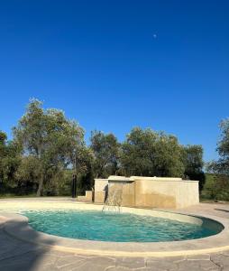 Bazén v ubytovaní Agriturismo Tenuta Roccaccia alebo v jeho blízkosti