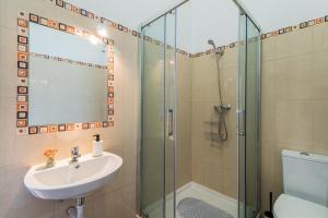 a bathroom with a sink and a shower at Casa Mar Praia dos Pescadores By ALzira in Albufeira +34 photos