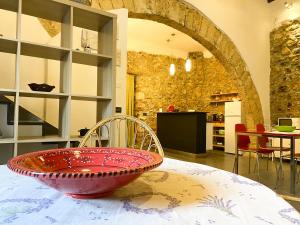 A kitchen or kitchenette at Scopello Home