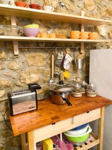 A kitchen or kitchenette at Scopello Home