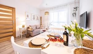 Televízia a/alebo spoločenská miestnosť v ubytovaní Apartament No 6 - HOME APART
