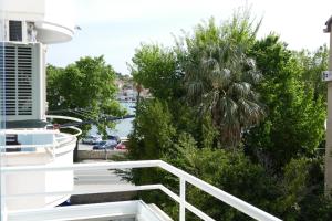 Balkón alebo terasa v ubytovaní Seafront City Apartment Ana Trogir