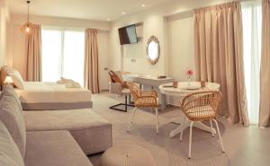 Posedenie v ubytovaní IO Luxury Pool & Hot Tub Suites
