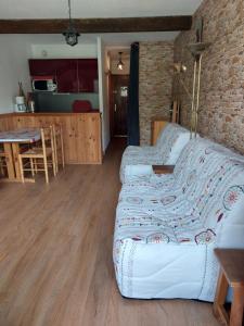 A bed or beds in a room at La Foux d'Allos IDEAL 4 personnes