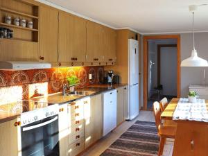 A kitchen or kitchenette at Holiday home ULLARED V