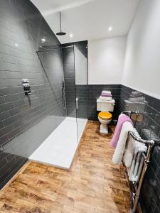 Kylpyhuone majoituspaikassa Lavender Retreat