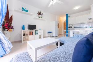 a living room with a couch and a table at Las Galletas House in Las Galletas