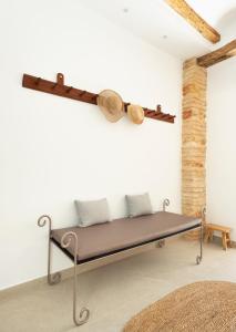 a bench against a white wall in a room at Casa Cresolera in Villalonga