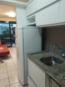 Η κουζίνα ή μικρή κουζίνα στο Flat Experience Marulhos Resort