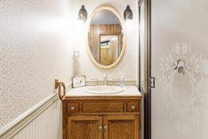 a bathroom with a sink and a mirror at The Treehouse in Joseph