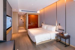 Postel nebo postele na pokoji v ubytování Atour Hotel Huizhou Zhongkai Tianyi