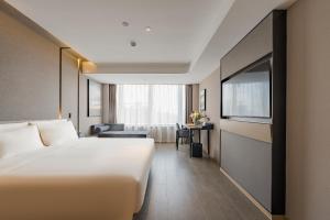 Ліжко або ліжка в номері Atour Hotel Hefei USTC Huangshan Road
