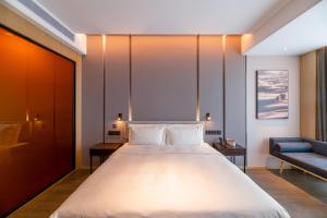 Postel nebo postele na pokoji v ubytování Atour Hotel Huizhou Zhongkai Tianyi