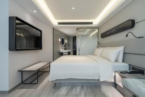 Ένα ή περισσότερα κρεβάτια σε δωμάτιο στο Atour Light Hotel Lanzhou Yantan RT-Mart