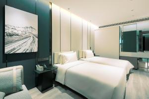 Ένα ή περισσότερα κρεβάτια σε δωμάτιο στο Atour Hotel Wuhan Optics Valley Square Yangjia Bay +11 φωτογραφίες
