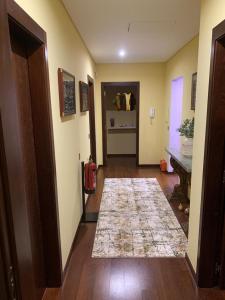 a hallway with a rug on the floor of a room at Chalé dos Alves in Negreiros