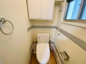 広々一軒家 最大9名 空港直通 山手線すぐ80m2庭付き大福ハウスにあるバスルーム