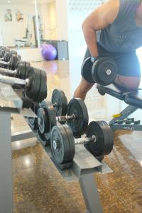 Fitness centrum a/nebo fitness zařízení v ubytování Ixora Hotel Penang