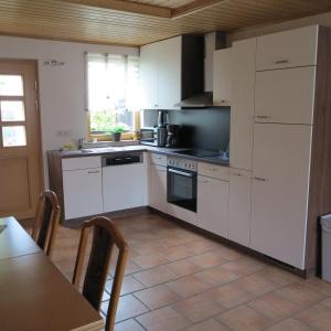 Köök või kööginurk majutusasutuses Ferienwohnung Kühnel