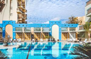 Bazén v ubytování Almogim Suites Eilat Hotel nebo v jeho okolí