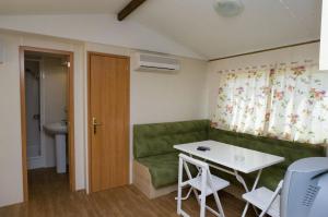 Posezení v ubytování Camping La Aldea