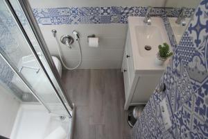 A bathroom at Casa Vacanze Terramare, 550 mt from the beach, close to Ortigia historic center