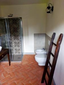Koupelna v ubytování LA CA' DEI COMARI - Locanda da Tullio
