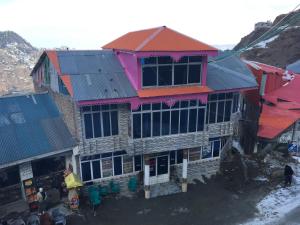 Nespecifikovaný výhled na hory nebo výhled na hory při pohledu z hotelu