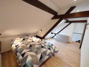 Ένα ή περισσότερα κρεβάτια σε δωμάτιο στο Gîte des trois châteaux