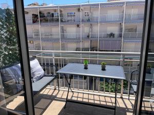 Balkon lub taras w obiekcie A 1 MINUTO DE LA PLAYA Alojamiento 2 habitaciones - Aire Acc y ascensor